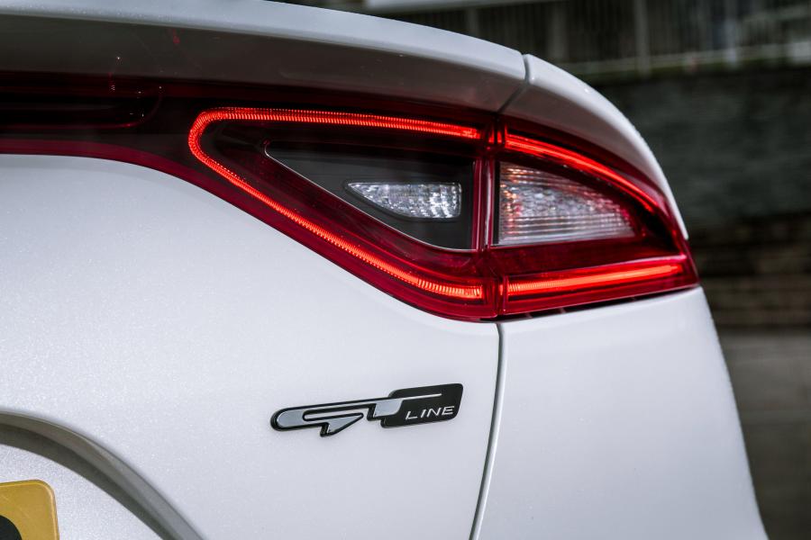 Детали экстерьера Kia Stinger GT-Line (CK) 2017 года  (UK) (фото 29 из 37)